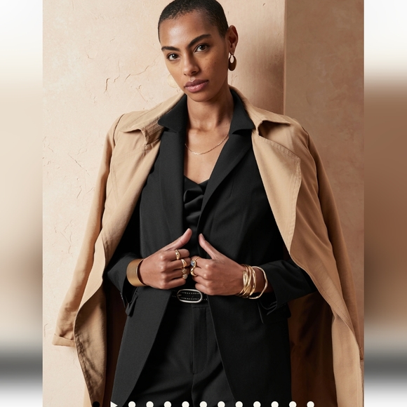 Banana Republic Jackets & Blazers - Banana Republic Black sculpted blazer 10P